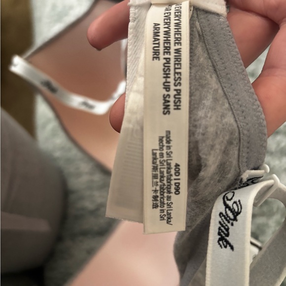 VS/Pink Bras - Picture 10 of 15